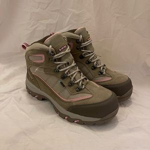 ✨NWOT✨ HI-TEC Women’s Skamania Hiker Boots